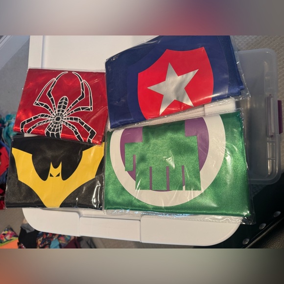 Brand new Superhero Costume Set for Kids- includes 4 capes and 4 matching masks - Picture 1 of 6
